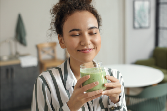 "Los Beneficios de Beber Jugo Verde: Mejora tu Salud de Manera Natural"